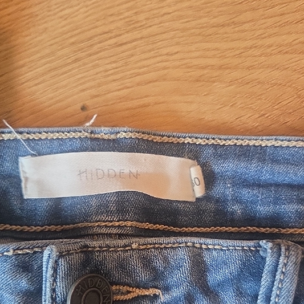 Hidden Stylish Frayed Hem Cropped Jeans in Blue - Picture 3 of 6